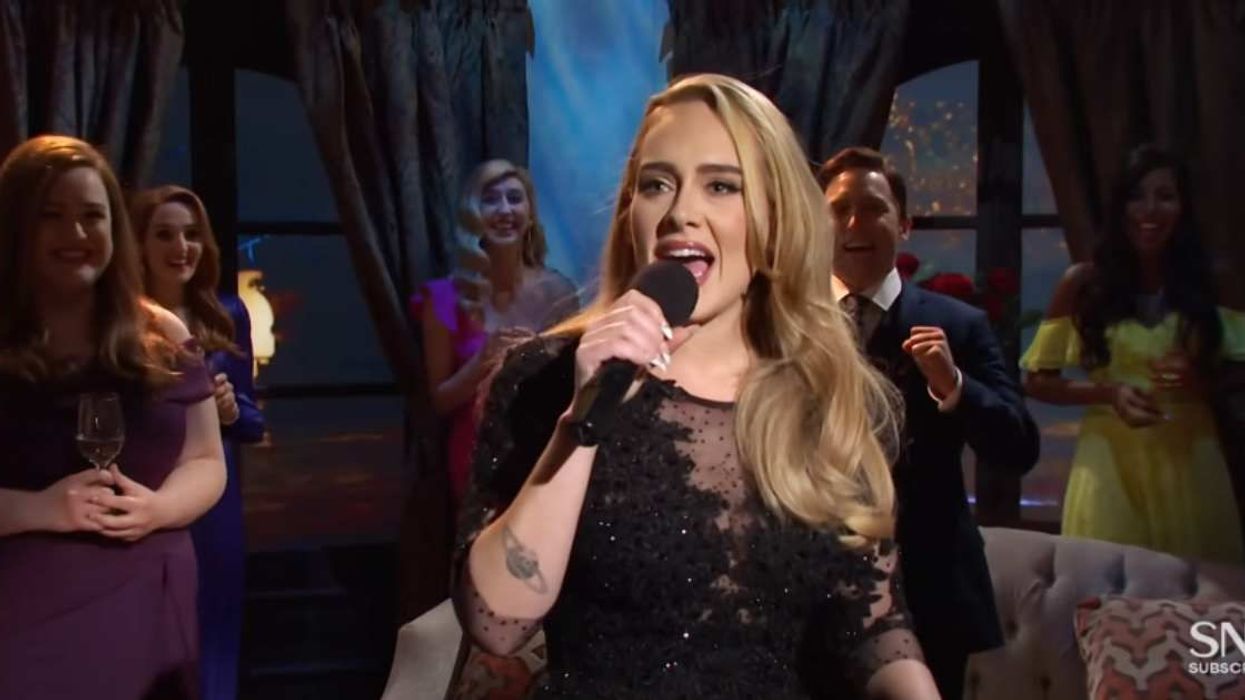 Adele invites two random girls on stage and is stunned when she sees them