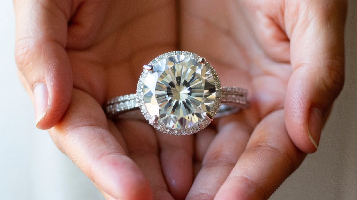 Woman discovers her $10 garage sale ring is actually a $350,000 diamond