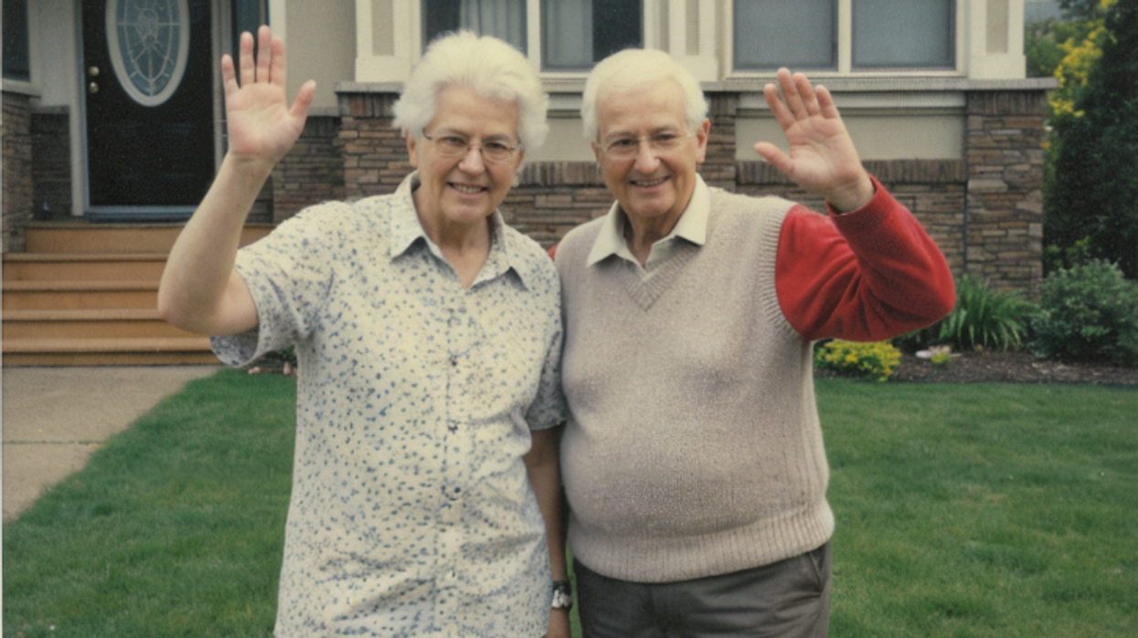For 27 years, she photographed her parents waving goodbye. The final shot is heartbreaking.