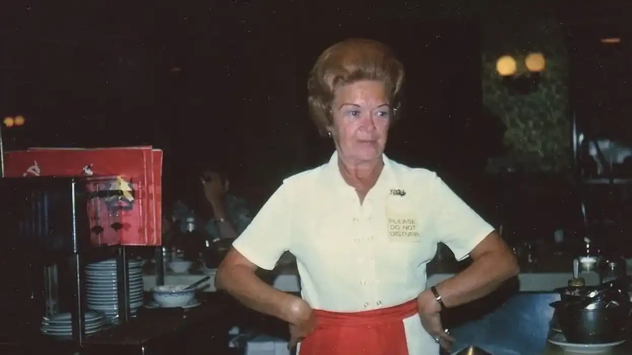 waitress, waiter, restuarant